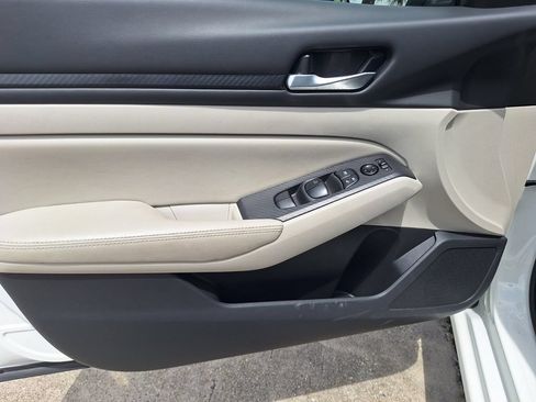 Used 2024 Nissan Altima 2.5 SV FWD image 31