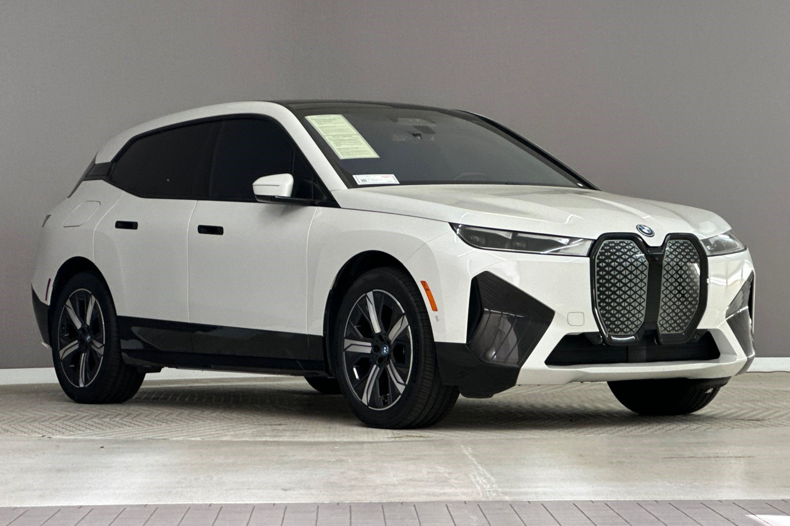 Certified 2024 BMW iX xDrive50 w/ Premium Package AWD/4WD image 6