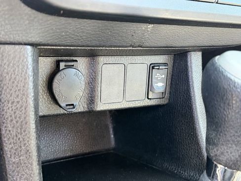 Used 2014 Toyota Corolla LE image 17