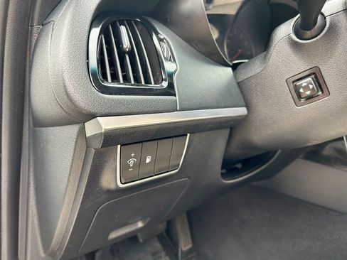 Used 2018 Kia Stinger Premium RWD image 12