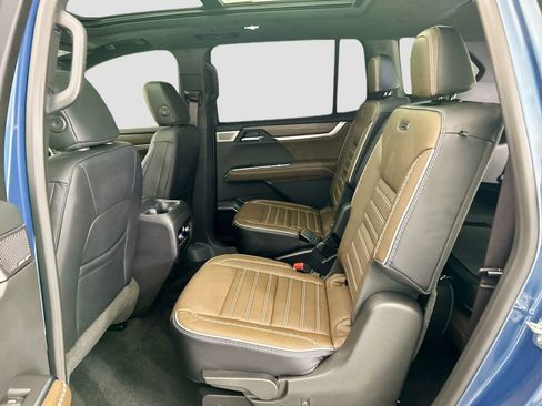 Used 2026 GMC Acadia Denali Ultimate w/ LPO, Floor Liner Package FWD image 20