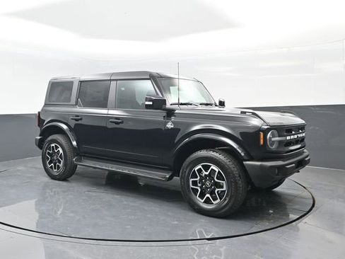 New 2025 Ford Bronco Outer Banks image 2