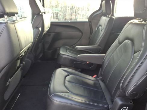 Used 2022 Chrysler Pacifica Touring-L w/ S Appearance Package image 23