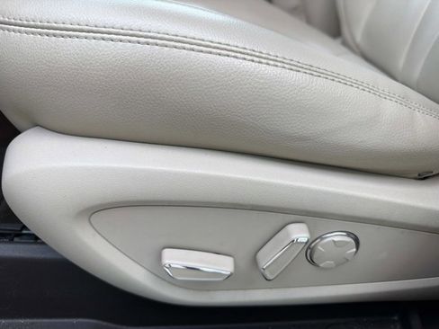 Used 2019 Lincoln MKC Premiere image 13