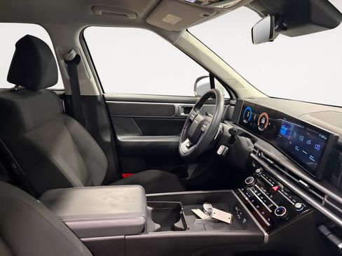 Used 2025 Hyundai Santa Fe SE w/ Tow & Go Package FWD image 16