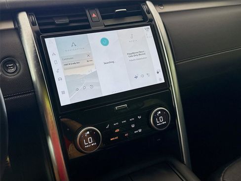 Used 2023 Land Rover Discovery Metropolitan Edition image 7