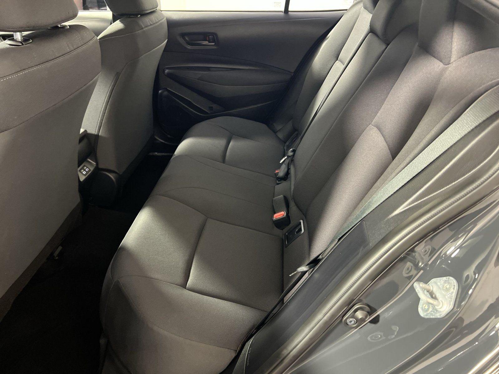 Used 2025 Toyota Corolla LE FWD image 25