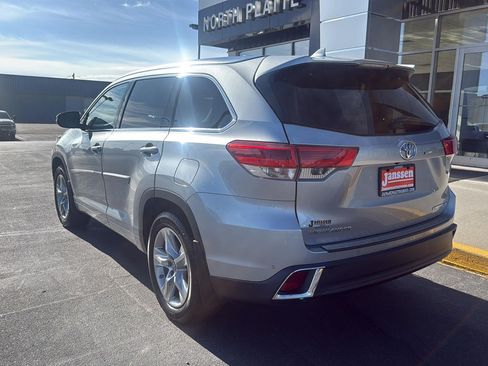 Used 2018 Toyota Highlander Limited w/ Protection Package #3 AWD/4WD image 2