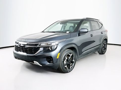 Used 2025 Kia Seltos S image 3