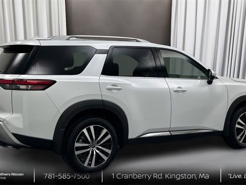 New 2025 Nissan Pathfinder Platinum w/ Cargo Package image 5