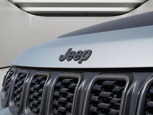 Used 2024 Jeep Compass Trailhawk image 8