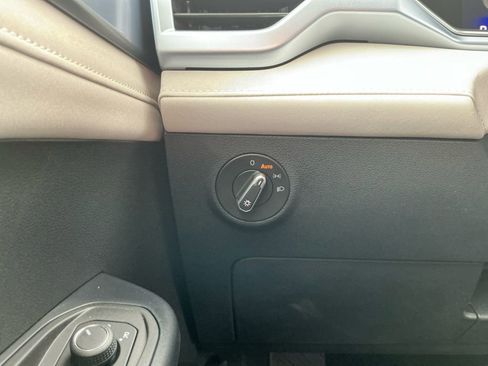 New 2025 Volkswagen Taos SE image 21