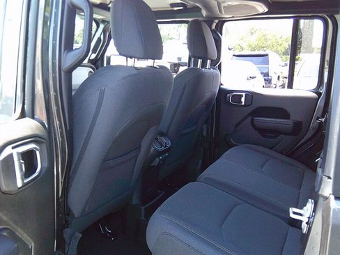 Used 2024 Jeep Wrangler Unlimited AWD/4WD image 16