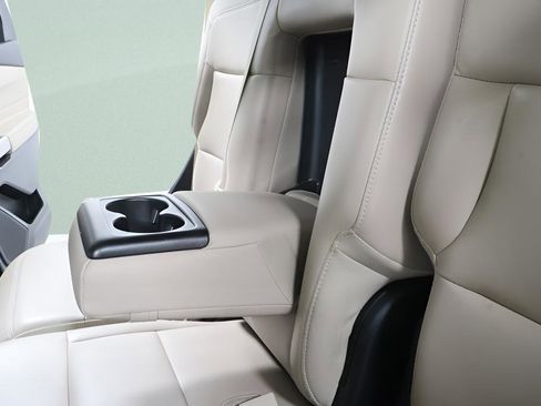 Used 2021 Ford Explorer XLT w/ Equipment Group 202A image 28