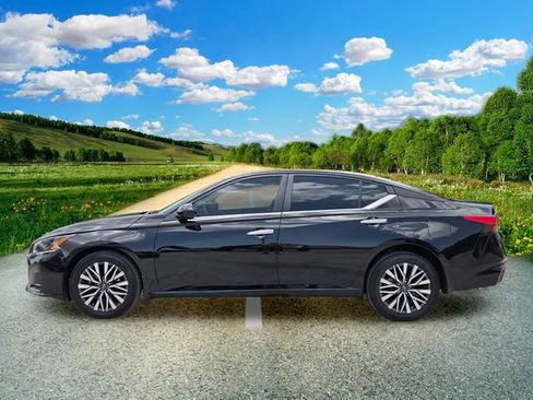 Used 2023 Nissan Altima 2.5 SV AWD/4WD image 3