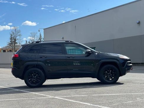 Used 2015 Jeep Cherokee Trailhawk w/ Leather Interior Group AWD/4WD image 6
