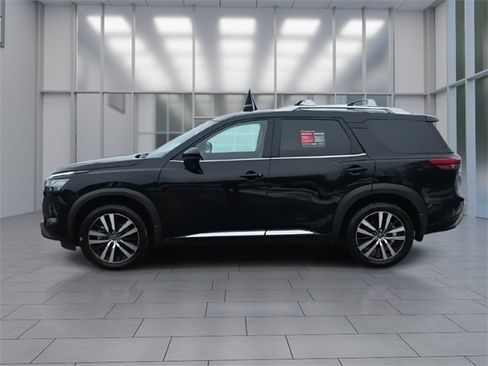 Certified 2023 Nissan Pathfinder Platinum image 5