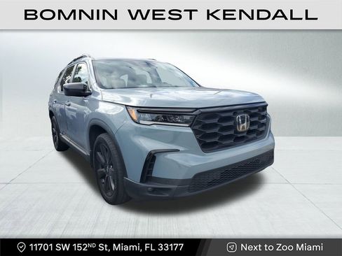 Used 2023 Honda Pilot Sport image 1