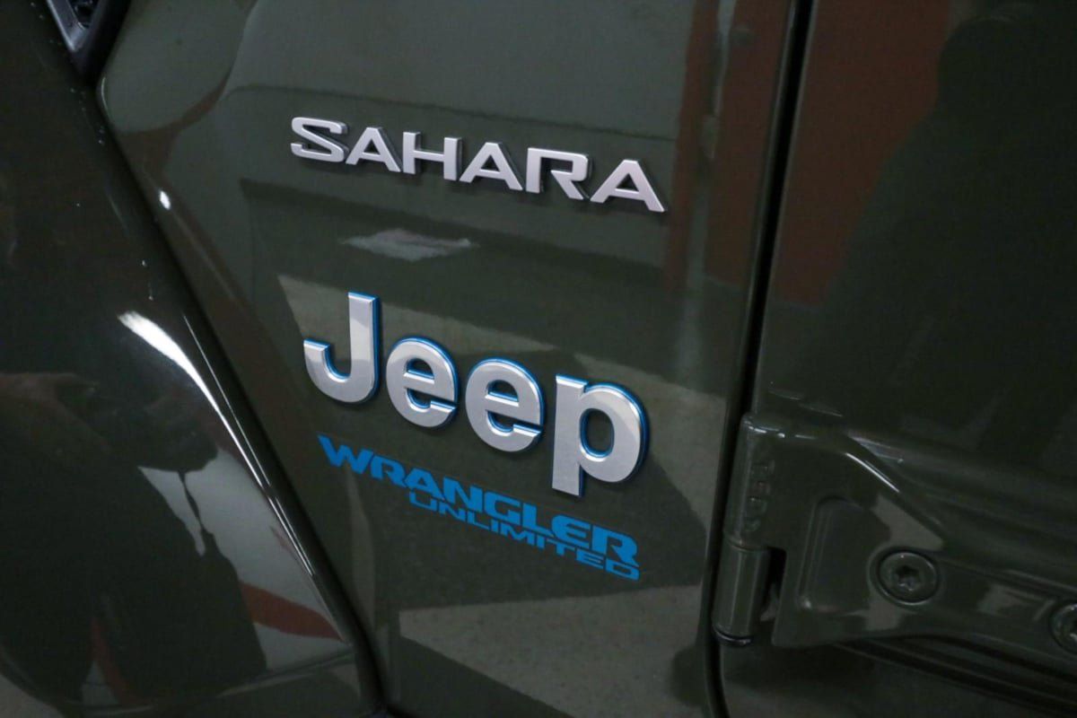 Used 2021 Jeep Wrangler Unlimited Sahara AWD/4WD image 38