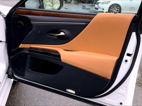 Certified 2025 Lexus ES 350 w/ Premium Package image 23