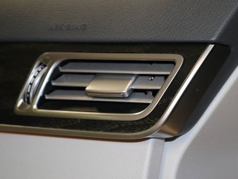 Used 2015 Mercedes-Benz E 350 Sedan image 64