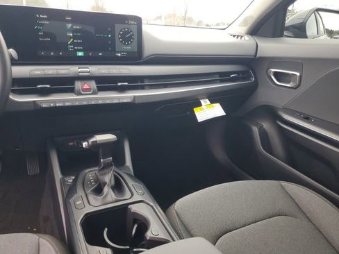 New 2025 Kia K4 LXS image 10