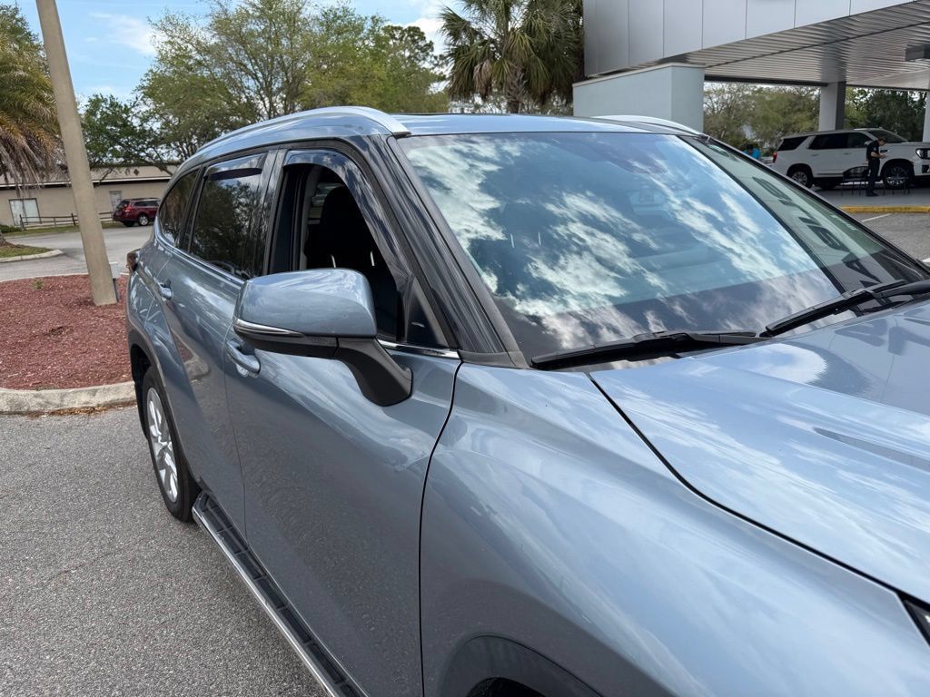Used 2024 Toyota Highlander Limited FWD image 14