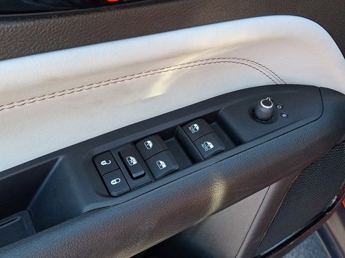 Used 2025 Jeep Compass Limited image 14