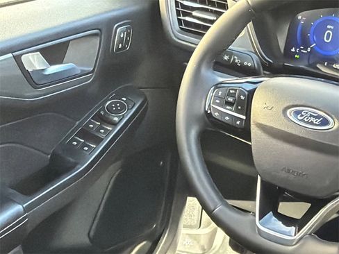 Used 2022 Ford Escape Titanium image 19