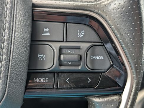 Used 2022 Toyota Tundra SR5 w/ SR5 Convenience Package image 17