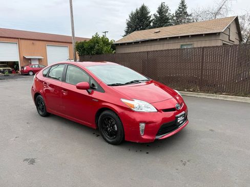 Used 2012 Toyota Prius Three image 3