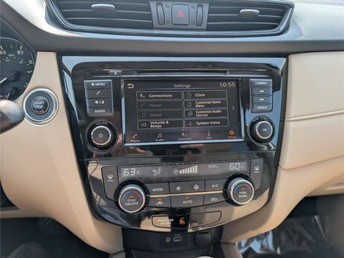 Used 2018 Nissan Rogue SV AWD/4WD image 27