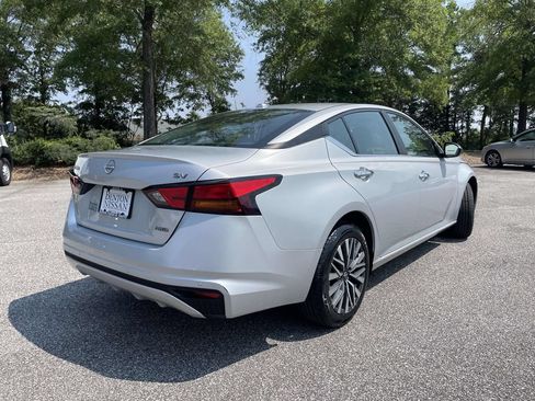 Used 2024 Nissan Altima 2.5 SV AWD/4WD image 3