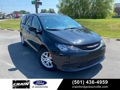 Used 2020 Chrysler Voyager LX FWD image 1