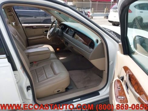 Used 1999 Lincoln Town Car Signature image 7