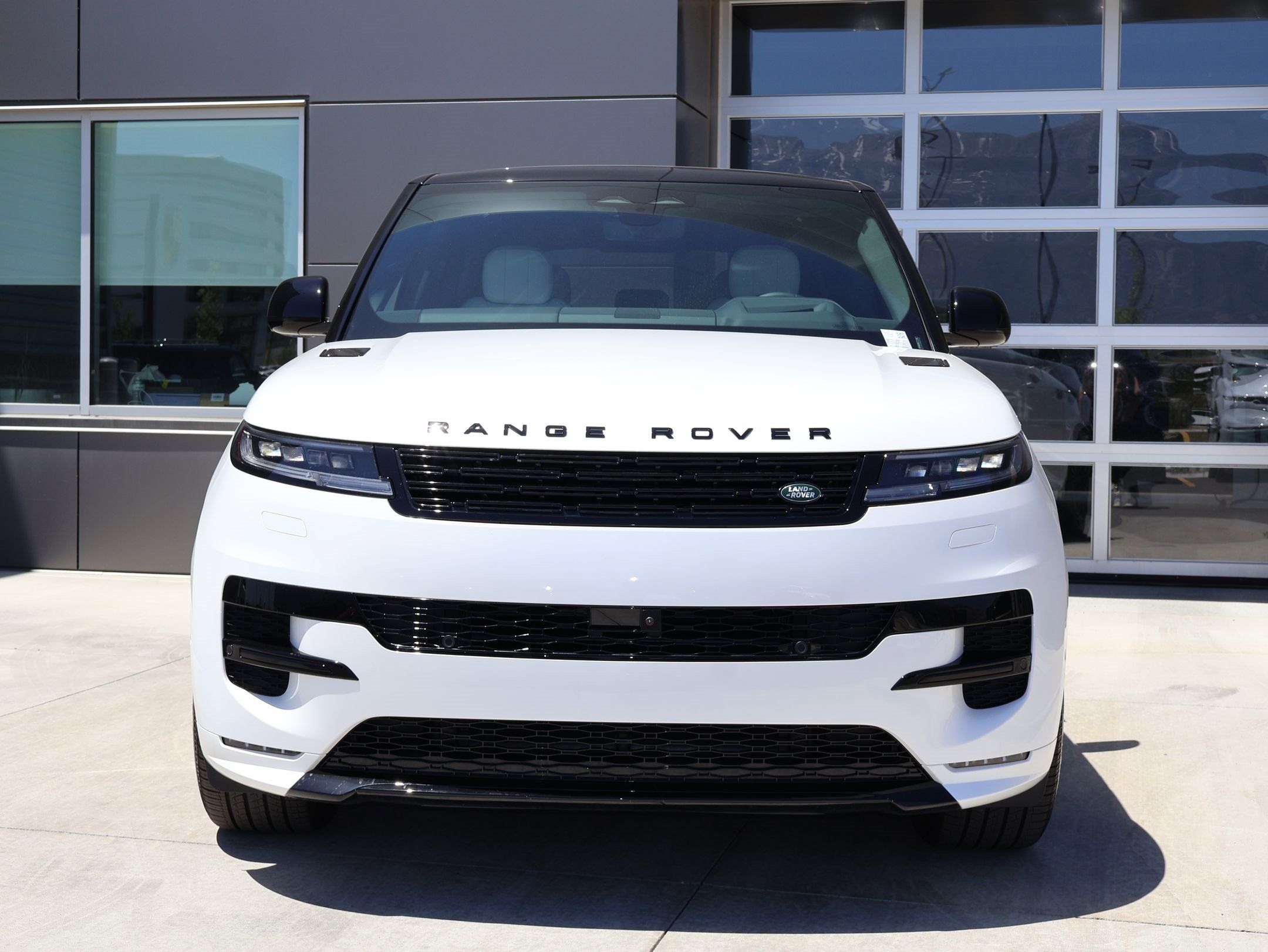 New 2026 Land Rover Range Rover Sport Dynamic SE AWD/4WD image 2