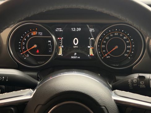 Used 2023 Jeep Wrangler Sahara image 29