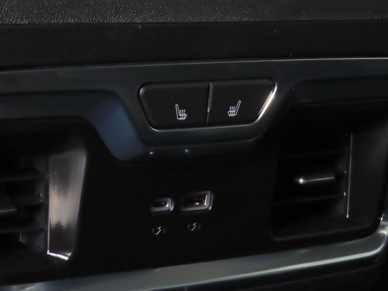 Used 2024 Chevrolet Silverado 1500 LTZ AWD/4WD image 21