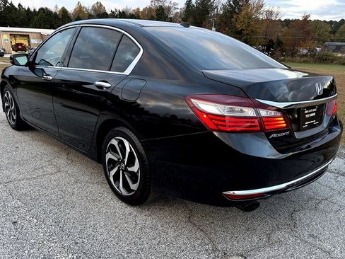 Used 2017 Honda Accord EX-L image 10
