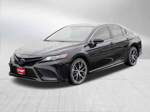 Certified 2024 Toyota Camry SE FWD image 3
