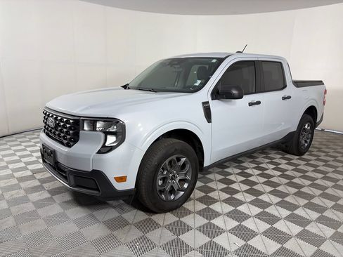 Used 2025 Ford Maverick XLT w/ Equipment Group 302A AWD/4WD image 3