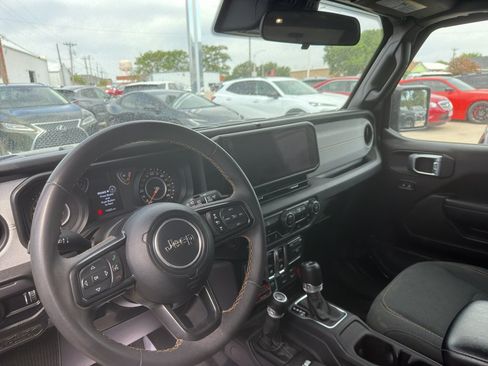 Used 2024 Jeep Wrangler Sport AWD/4WD image 6