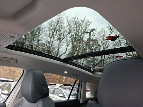 New 2026 Volkswagen Tiguan SE image 10