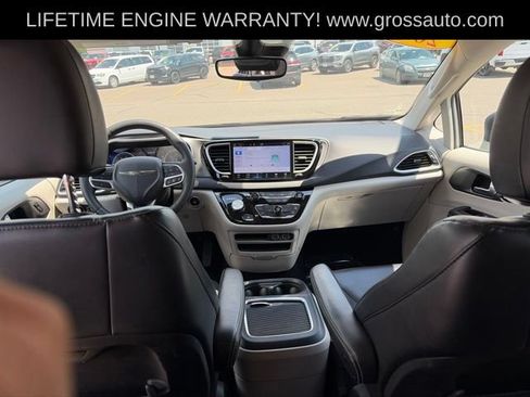 Used 2023 Chrysler Pacifica Touring-L FWD image 31