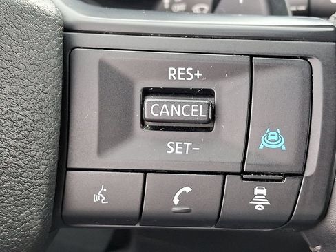 Used 2025 Nissan Rogue SV AWD/4WD image 22