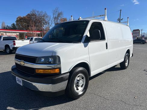 Used 2018 Chevrolet Express 2500 w/ Driver Convenience Package image 4
