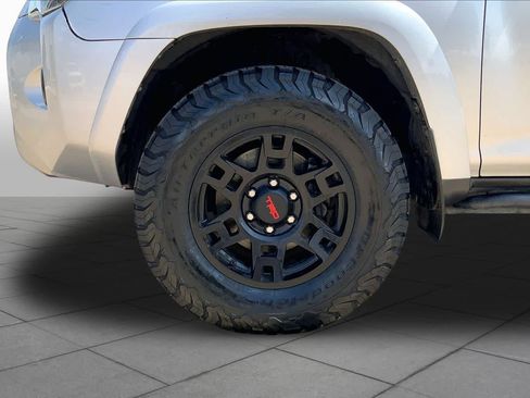 Used 2018 Toyota 4Runner TRD Off-Road Premium AWD/4WD image 11