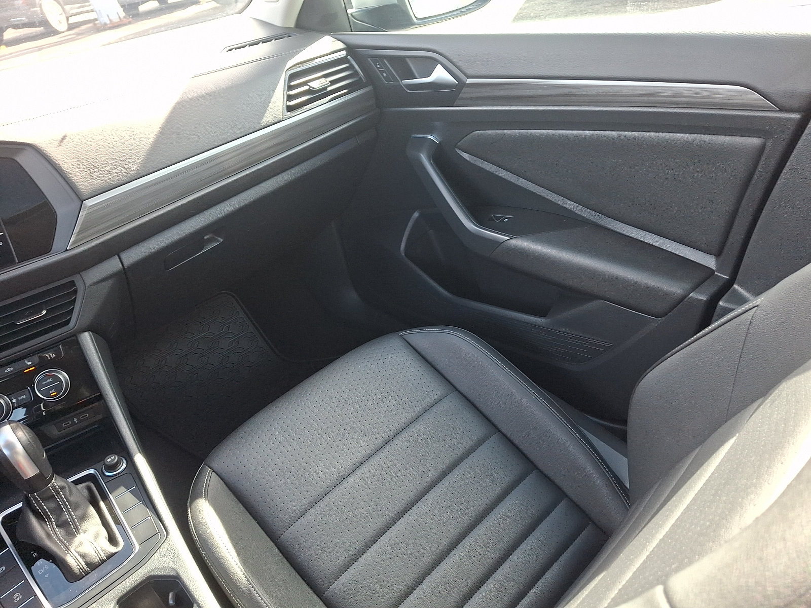 Used 2021 Volkswagen Jetta SEL FWD image 12