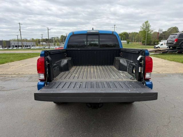 Used 2016 Toyota Tacoma TRD Sport w/ Towing Package RWD image 7