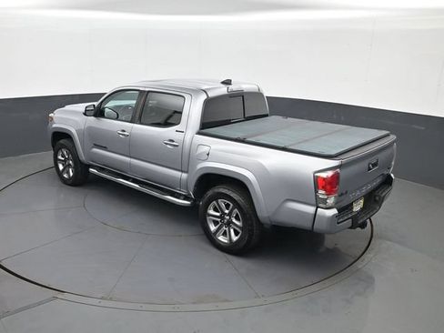 Used 2019 Toyota Tacoma Limited AWD/4WD image 19